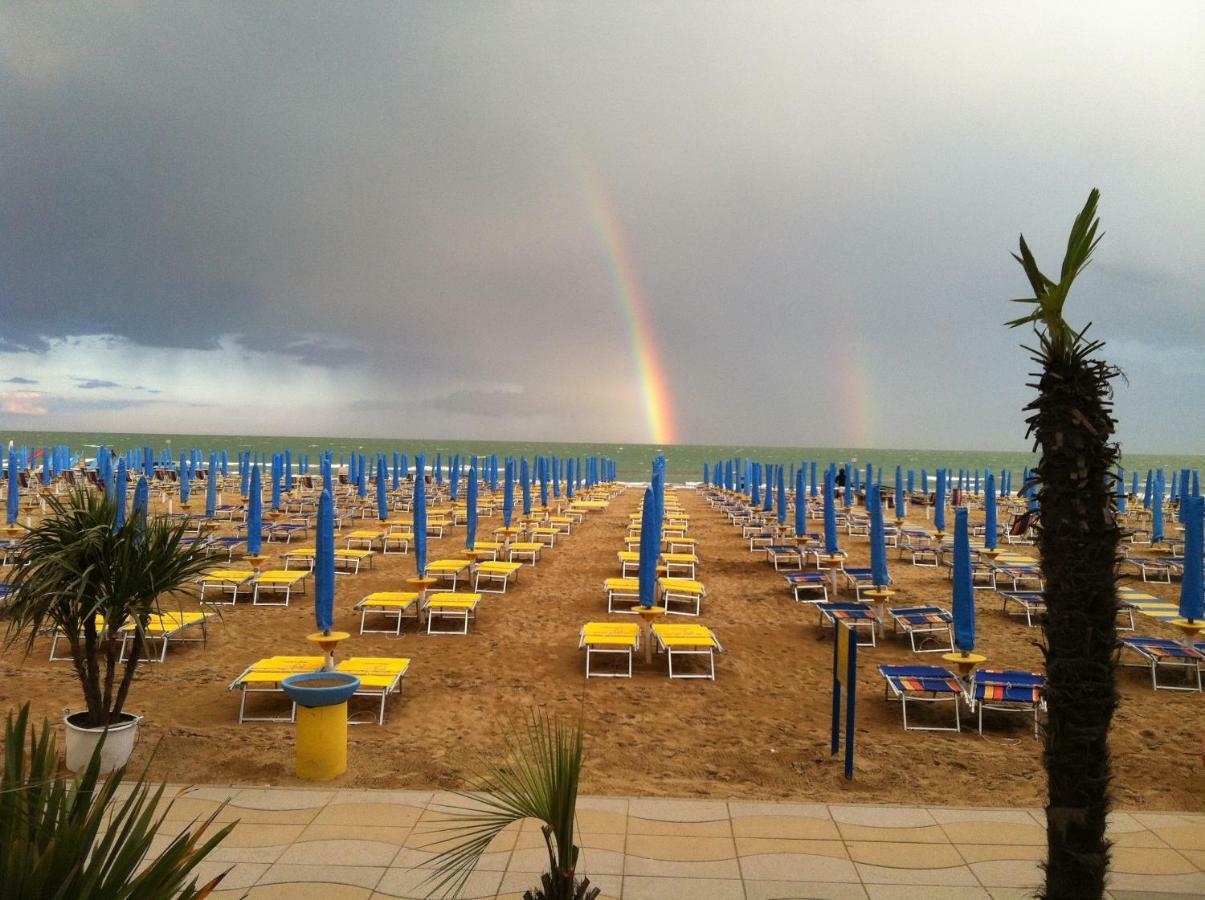 Piccolo Moderno Appartamento Sulla Spiaggia In Centro Lido di Jesolo Exteriér fotografie